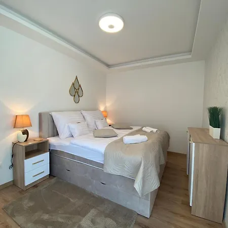 Sunshine Homes Luxury Lägenhet Zamárdi